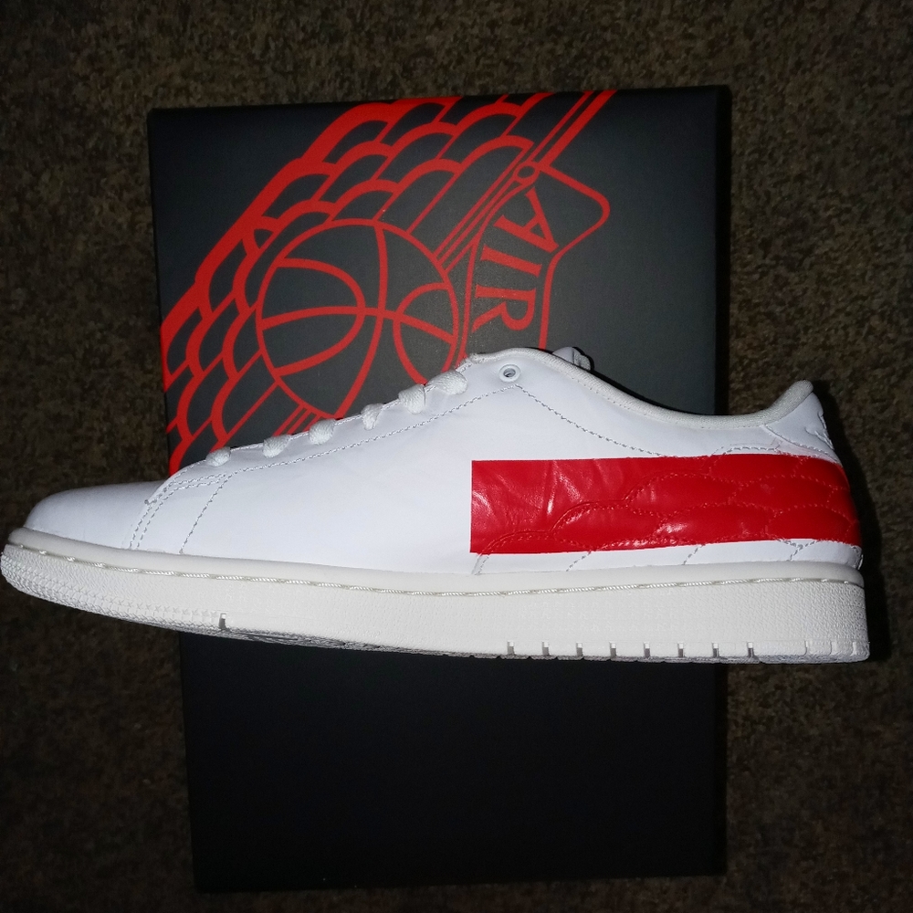 Jordan 1 centre court white university red